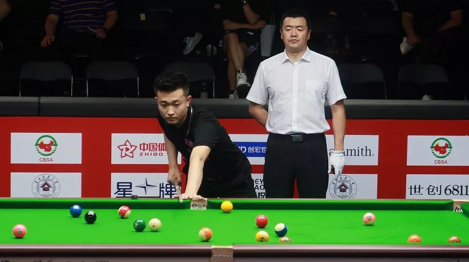 黑猫需要两 黑猫需要两