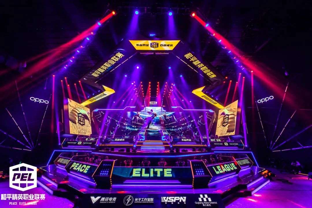 的拉扯中 的拉扯中